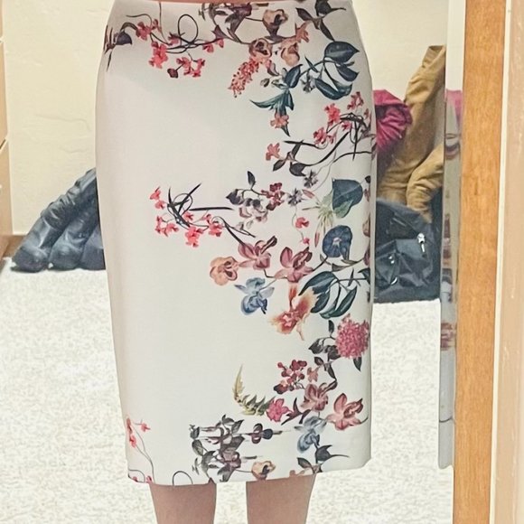 ANTONIO MELANI Dresses & Skirts - Antonio Melani Floral Skirt - Used - Size 14